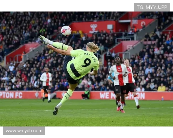 哈兰德女友伊莎贝尔晒绝美照片格拉利什女友留言称你太惊艳了